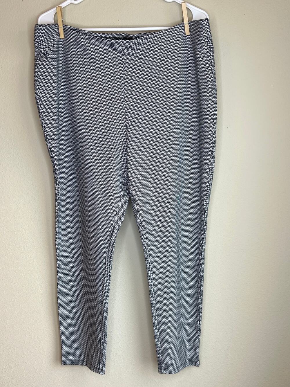 Chico's Brigitte Pull-On Black Geo Print Ankle Pants Cropped Size 3 / XL Petite